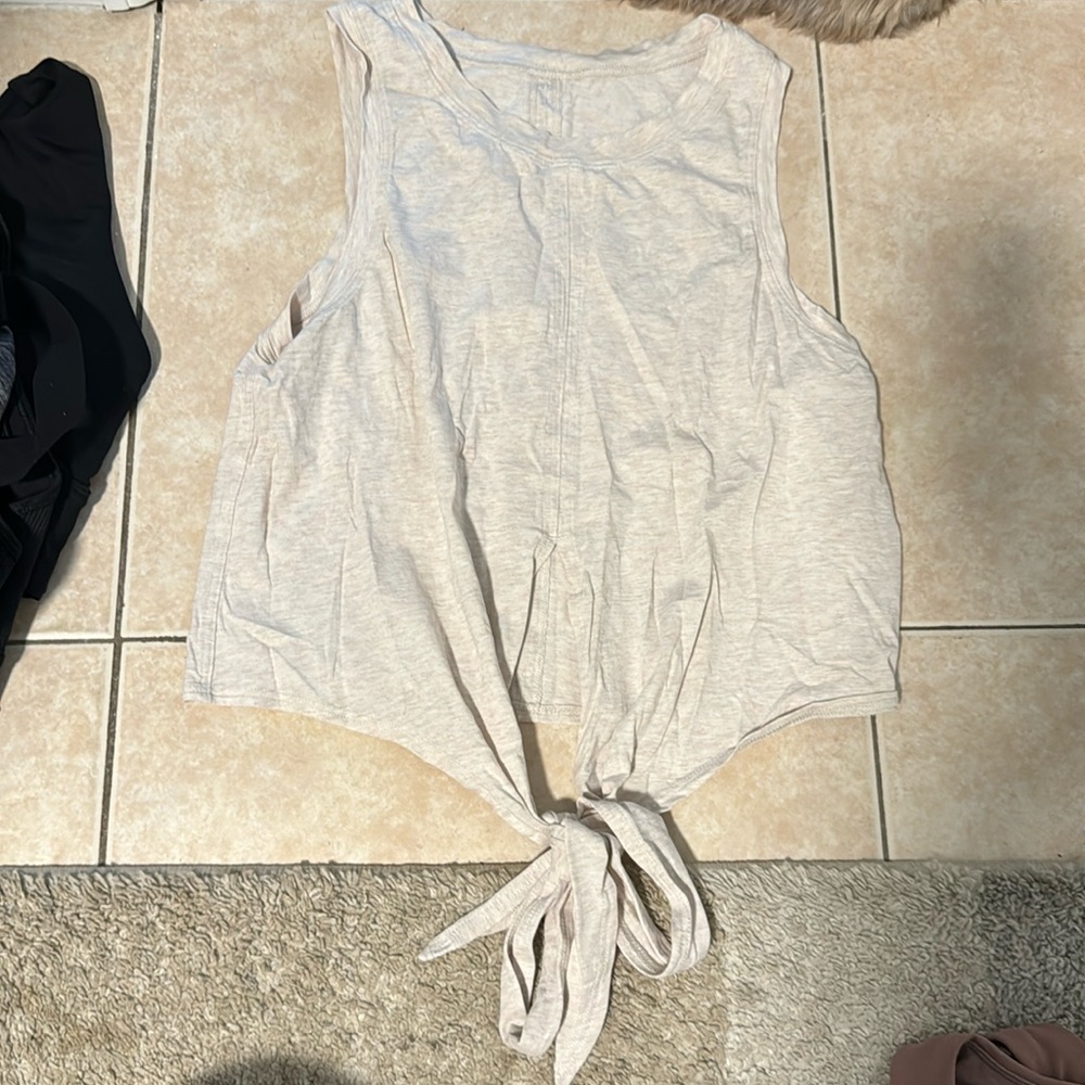 Lululemon time to restore tank. 4
